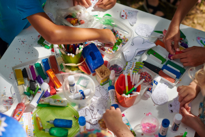 “ c’était vraiment super et David était hyper sympa et toujours là pour nous corriger. Ce que j’ai aimé c’était la bonne ambiance, le fait de faire beaucoup d’oral, de nous forcer à communiquer, c-6